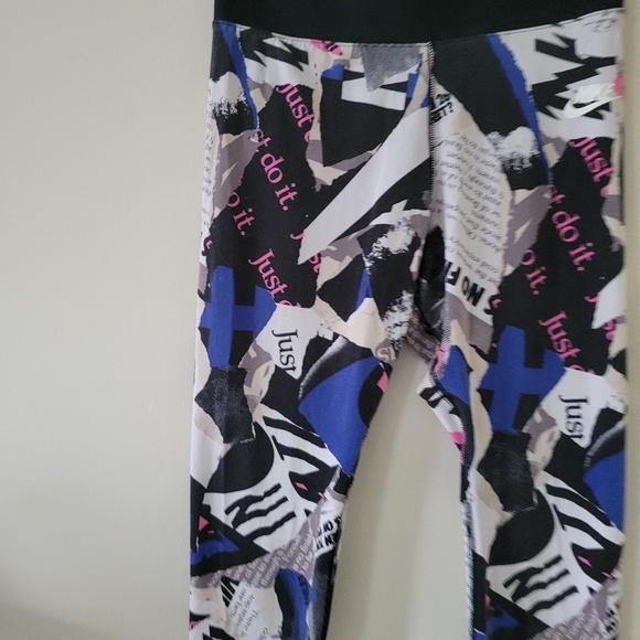 Nike Newspaper Graphic Leggings - Picture 4 of 9